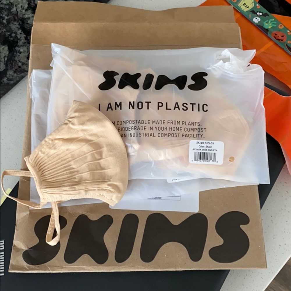 SKIMS NEVER WORN SAND FACE MASK